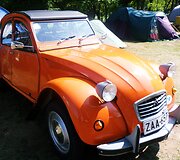 &bdquo;Citro&euml;n 2CV&ldquo; klubo i&scaron; Suomijos nariai vie&scaron;i Kauno kempinge