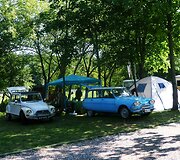 &bdquo;Citro&euml;n 2CV&ldquo; klubo i&scaron; Suomijos nariai vie&scaron;i Kauno kempinge