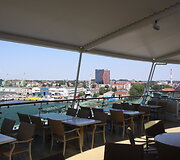 Laive daugybė skirtingų kavinių, barų ir restoranų