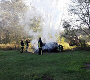 Salotės gatvėje sudegintas automobilis