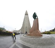 Reikjavikas ir jame esanti skulptūra bei bažnyčia