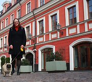 Ekskursijos dalyviai ir jų &scaron;unys tyrinės Vilniaus senamiestį