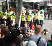 Gamtininkų protestai prie Oklando televizijos bok&scaron;to