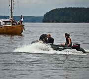 Apie toli nuo kranto nutolusią moterį gelbėtojams prane&scaron;ė vestuves laive &scaron;ventę kauniečiai