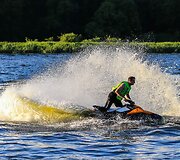 Bir&scaron;tonas kviečia &scaron;vęsti ir linksmintis kartu