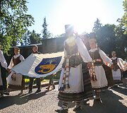 Bir&scaron;tonas kviečia &scaron;vęsti ir linksmintis kartu