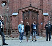 Žemes meno pradininkas, buvęs Vatikano gėlininkas Peter is Hessas (de&scaron;inėje) tvirtino, kad Raudondvario dvaro aura  yra ypatinga