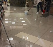 Prekybos centre &bdquo;Saulėtekis&ldquo; patalpas po kiekvienos liūties užlieja