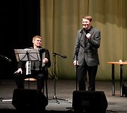 Aktorius R.Kazlas skaito poeto Vlado &Scaron;imkaus eiles
