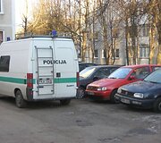 Kaune, P.Plechavičiaus gatvės 1-ojo daugiabučio kieme, stovėję automobiliai nukentėjo nuo vandalų