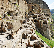 Vardzia vienuolynas