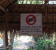 Apie draudimus informuojančių užra&scaron;ų Tailande netrūksta, bet ne visi turistai jų paiso