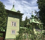 Mikni&scaron;kių medinė cerkvė
