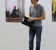 Kaune parodyto forumo teatro &bdquo;4ROOMS&ldquo; spektaklio-diskusijos &bdquo;Ką rei&scaron;kia būti musulmonu Lietuvoje?&ldquo; akimirka