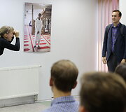 Kaune parodyto forumo teatro &bdquo;4ROOMS&ldquo; spektaklio-diskusijos &bdquo;Ką rei&scaron;kia būti musulmonu Lietuvoje?&ldquo; akimirka
