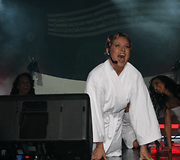 Viena pradėjusi dainuoti buvusi "Mango" narė Vika.