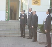 Abiejų &scaron;alių atstovai giedojo savo himnus. 2010 m. rugsėjo 24 d.