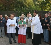 Prie&scaron; automobilių &scaron;ventinimą sukalbėta malda. 2010 m. rugsėjo 26 d.