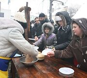 Blynų kepėjai nespėjo suktis.