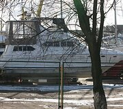 Keli pramoginiai kateriai saugomi ir &bdquo;Klaipėdos laivų remonto&ldquo; įmonės teritorijoje.