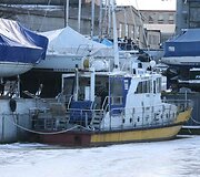 Keli pramoginiai laivai liko žiemoti uostelyje. 