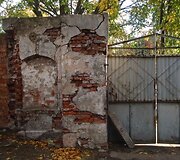 Taip atrodė vartai i&scaron; kiemo pusės iki restauracijos.