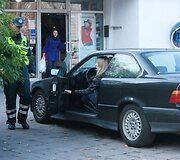 Taikos prospekto gyventojai skundais užvertė Klaipėdos savivaldybės Transporto tarnybą. Nepaisant to, automobiliai ant &scaron;aligatvių statomi nuolat.