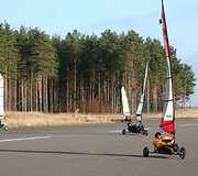Vėjaratininkai tradici&scaron;kai varžosi Nidos aerodrome.