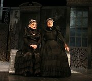 &Scaron;e&scaron;tadienį žiūrovams parodyta premjera  - &bdquo;Ar&scaron;enikas ir seni nėriniai&ldquo;.  