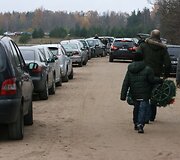 Atokiau automobilius pasistatę klaipėdiečiai turėjo paeiti pėsčiomis. 