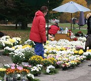 Prekyba prie kapinių buvo aktyvi ir &scaron;iais metais.