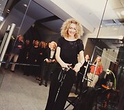 Ramunė Piekautaitė i&scaron;kilmingai perkirpo juostelę į naująjį saloną.