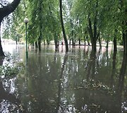 Prie Danės patvino visas skveras. Čia gyvenantys žmonės teigė nematę tokio vaizdo.