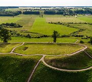 Daugiau nei 60 daugelio dar neatrastų objektų Klaipėdos regione &ndash; tai karantino metu, atsižvelgiant į aktualijas ir galvojant apie lietuvių atostogų planus &scaron;iandien visuomenei pristatoma nauja kampanija &bdquo;Grynas takas&ldquo;. 