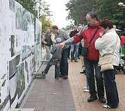 J.Basanavičiaus gatvėse smalsuolius traukė būsimų projektų Palangoje vizualizacijos.