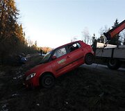 Nuo kelio nuriedėjo keturi automobiliai