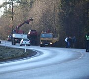 Nuo kelio nuriedėjo keturi automobiliai