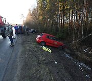 Nuo kelio nuriedėjo keturi automobiliai