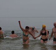 Sveikuoliai mėgavosi maudynėmis