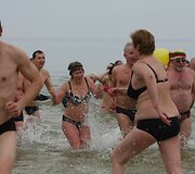 Sveikuoliai mėgavosi maudynėmis