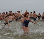 Sveikuoliai mėgavosi maudynėmis