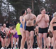 Sveikuoliai mėgavosi maudynėmis