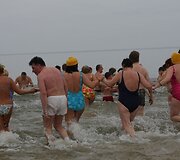 Sveikuoliai mėgavosi maudynėmis