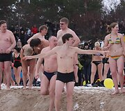Sveikuoliai mėgavosi maudynėmis