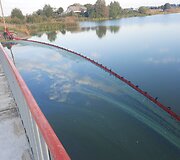 Kretingos rajone pastebėti i&scaron;tekėję ter&scaron;alai Padvarių tvenkinyje, tar&scaron;a teka Akmena 