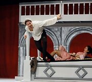 Scena i&scaron; spektaklio &bdquo;Romeo ir Džiuljeta&ldquo;