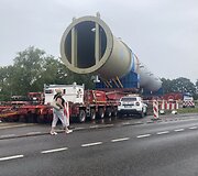 Rekordinio dydžio krovinys kelioms dienoms sustojo Židikuose