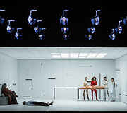 Scena i&scaron; spektaklio &bdquo;Sugrįžimas&ldquo; Klaipėdos dramos teatre