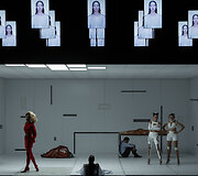 Scena i&scaron; spektaklio &bdquo;Sugrįžimas&ldquo; Klaipėdos dramos teatre