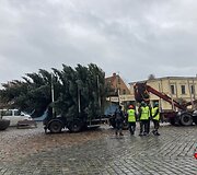 Klaipėdos Teatro aik&scaron;tę pasiekė Kalėdų medis